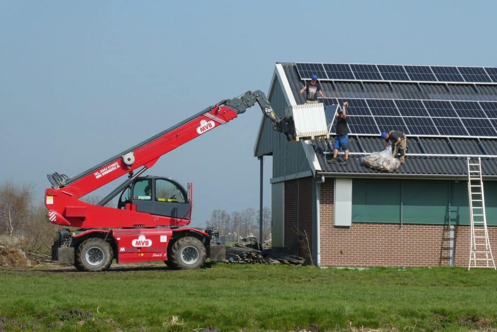 Equipe para instalação de um sistema fotovoltaico